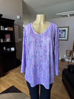 Boutique lavender, blue, red & black long sleeve Vneck blouse-size XL